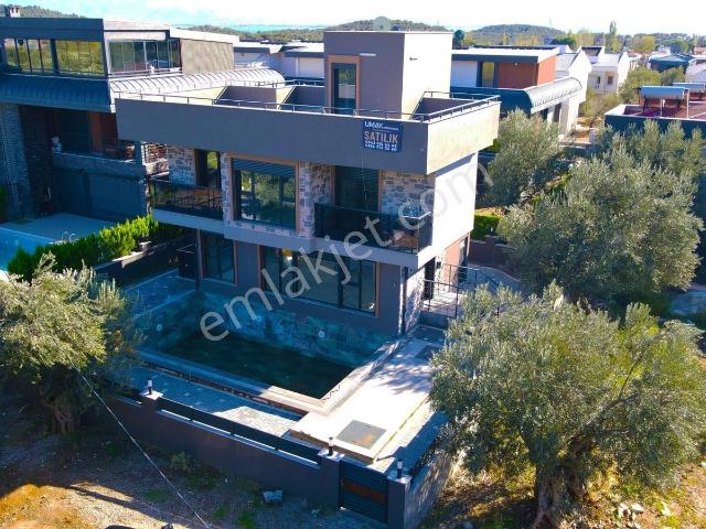 Güre'de Köye Yakın Havuzlu Sıfır Yapı Satılık Müstakil Villa