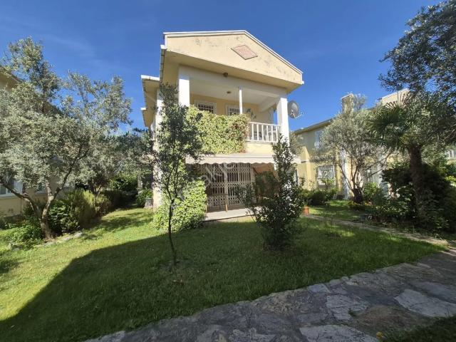 Güre'de Havuzlu Site İçinde Full Eşyalı Satılık Villa