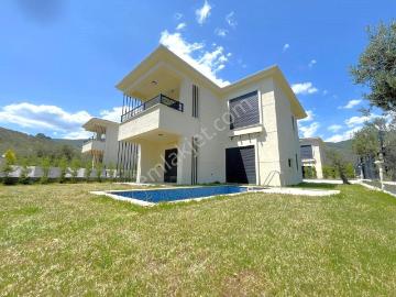 Güre'de Muhteşem Kazdağları Ve Deniz Manzaralı Ultra Lüks Site İçi Bağımsız Havuzlu 4+1satılık Villa