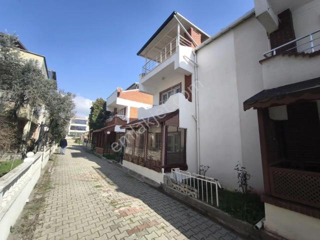 Gürkan Emlak'tan Denize 80mt. 4+1 Doğalgazlı Triblex Villa