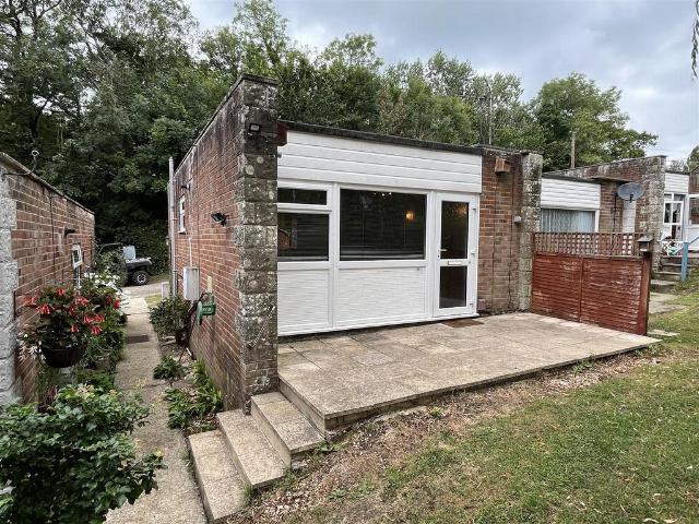 Gurnard Pines, Cockleton Lane, Cowes 2 bed semi detached bungalow to rent £725 pcm £167 pw