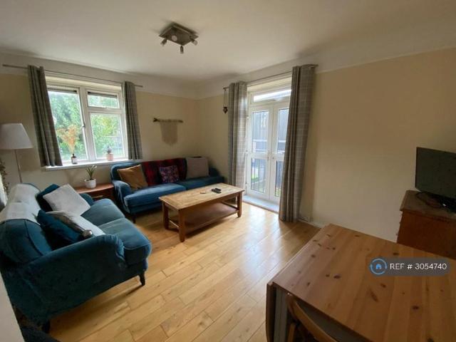 Gurney House, London, E2 4 bed flat to rent £4,100 pcm £946 pw