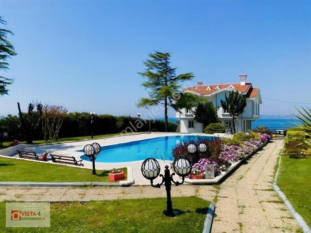 Gürpınarda Manzaralı Lüks Villa konak Satılık