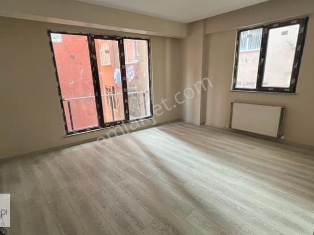 Gürselde Hastaneye Metrobüse Yakın Ara Kat Kiralık 1+1 Daire