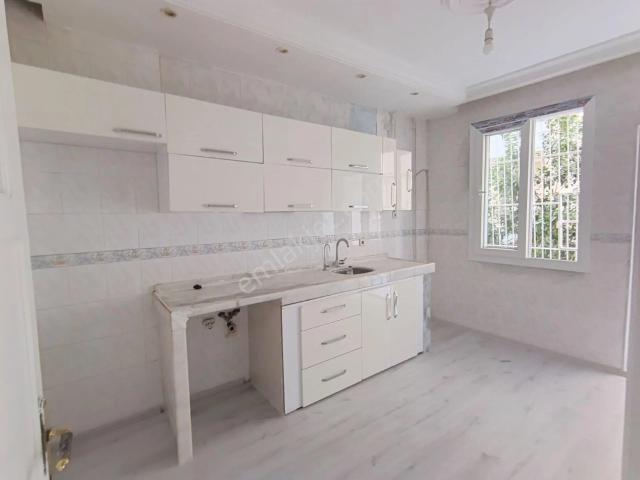 Gürselpaşada 3 Katlı Müstakilin 1.katında Kapalı Mutfak Geniş Oturumlu Gömme Dolaplı Kilerli Kiralık