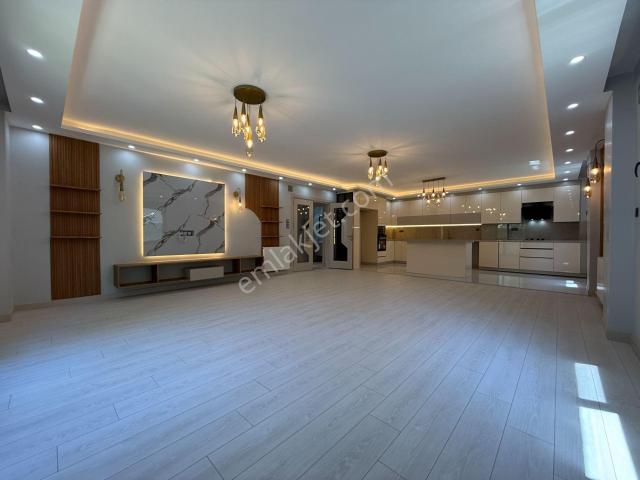 Gürselpaşa'da 4+1 220 M2 Ultra Lüks Hasarsız Dubleks Ev