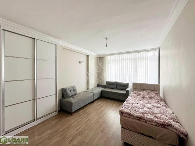 Gürselpaşa'da_kıyıboyuna_yakın_sitede_eşyalı_g.odalı_ç.banyo_2+1