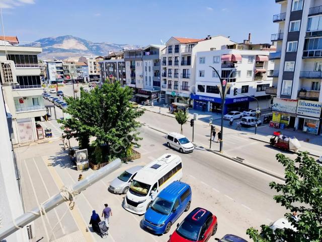 Gürsu Şehit Cüneyt Yıldız Caddesinde Satılık Bakımlı 2+1 Daire