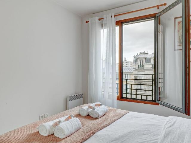 Gustave Suite: Stunning view of the Eiffel Tower, Paris Amsterdam Apartments for Rent