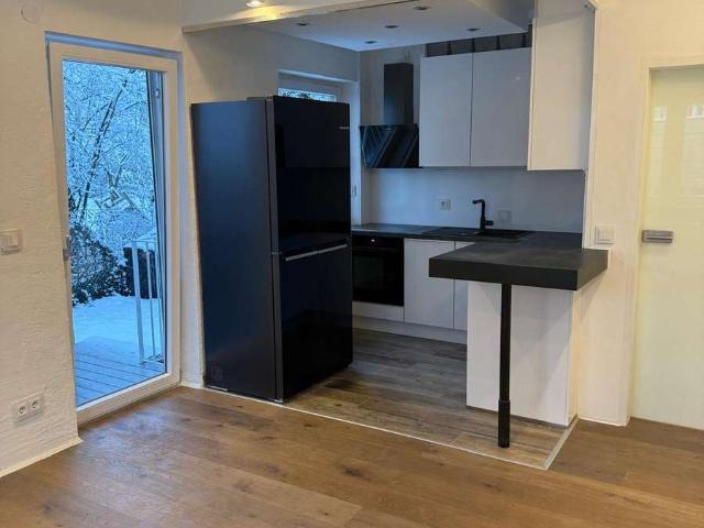 Gut ausgestattete Single Wohnung mit Garten teilmöbliert
