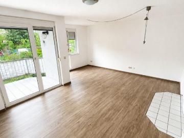 Gut belichtete 1 Zimmer Wohnung mit 35 m² und Balkon nahe dem Stadtzentrum im 1. OG