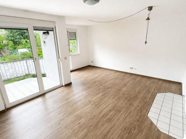 Gut belichtete 1 Zimmer Wohnung mit 35 m² und Balkon nahe dem Stadtzentrum im 1. OG