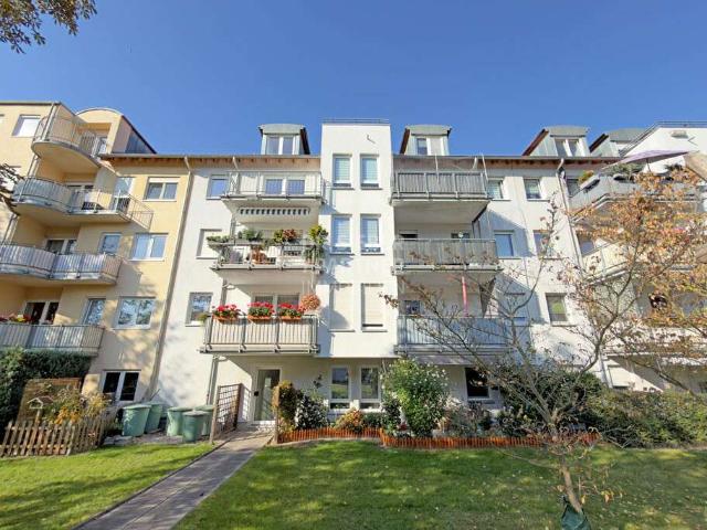 Gut belichtete und gut geschnittene 2RW mit sonnigem Balkon, Außenrollläden und TG Stellplatz