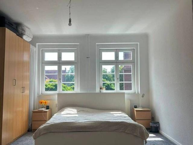 Gut gelegene Immobilie mit guten erholungswert plus Einkaufsmöglichkeiten. Gute Möglichkeit und kurze Strecke in die Stadtmitte. Ein See ist auch da