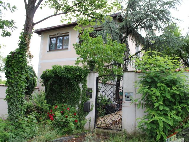 Gut Gelegenes Ein /Mehrfamilienhaus zur Perfekten Gestaltung Ihrer Wohnträume