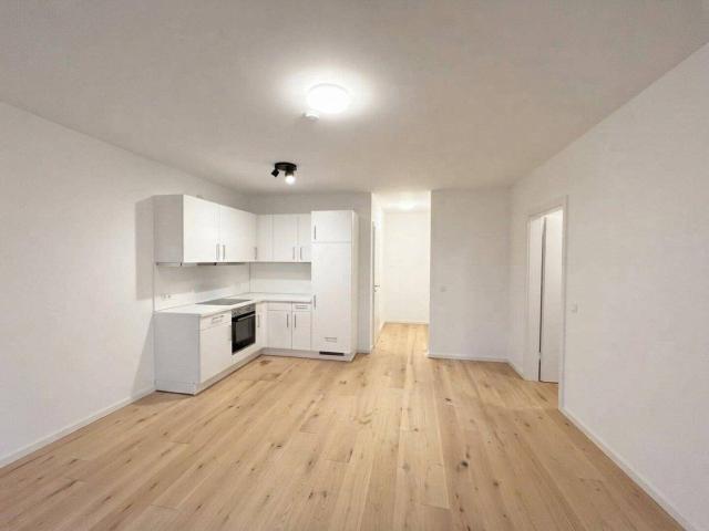 Gut geschnitten 2 Zimmer Wohnung mit Innenhof Lage direkt bei der U3 Kendlerstraße