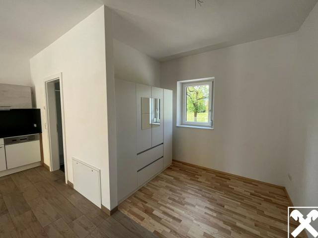 Gut Geschnittene Ein Zimmer Wohnung im Erdgeschoss