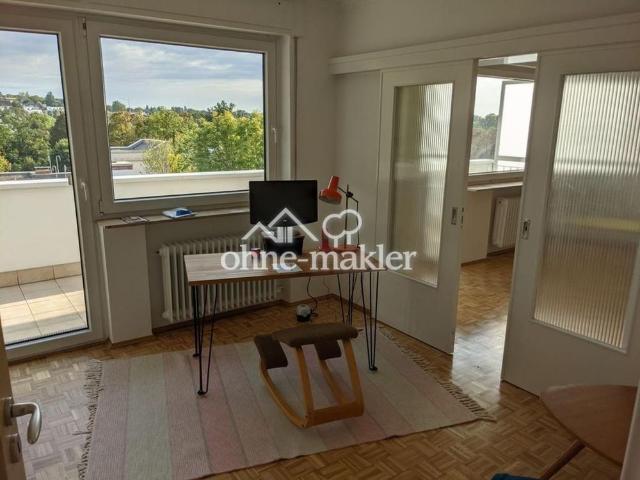 Gut geschnittene, helle 4 Zi. Wohnung im Penthouse Stil in bester Lage