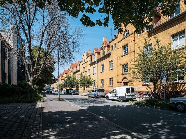Gut geschnittene und geräumige 3 Zi. Whg. mit Balkon und guter Ausstattung, Nähe Stadtpark!