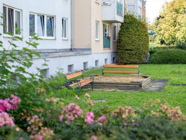 Gut geschnittene Wohnung in mit Tiefgaragenplatz zweiter Liftstock in ruhiger Lage