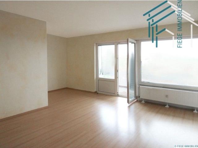 Gut geschnittene 1 Zimmerwohnung mit Balkon und Laminat