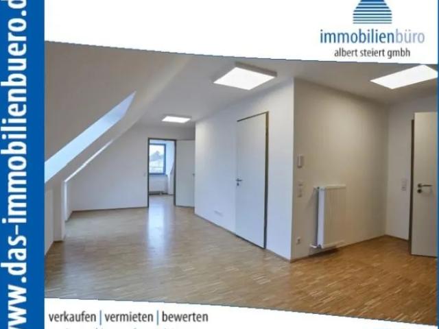 Gut geschnittene 2,5 Zimmer Wohnung im DG mit EBK nur für Studenten W21