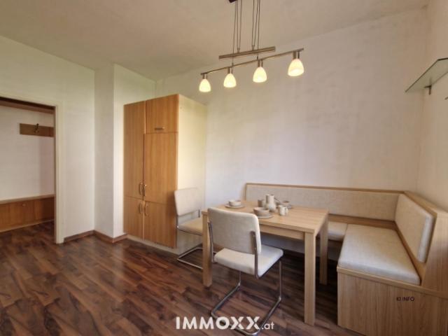 Gut geschnittene 2,5 Zimmer Wohnung mit Loggia – ab sofort verfügbar