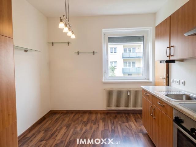 Gut geschnittene 2,5 Zimmer Wohnung mit Loggia – ab sofort verfügbar