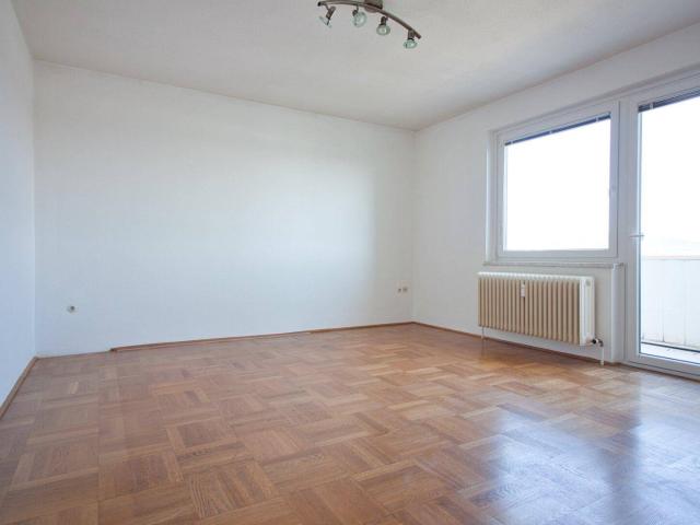 Gut geschnittene 2 Zimmer Dachgeschoßwohnung | Loggia | separate Küche | inkl. Stellplatz