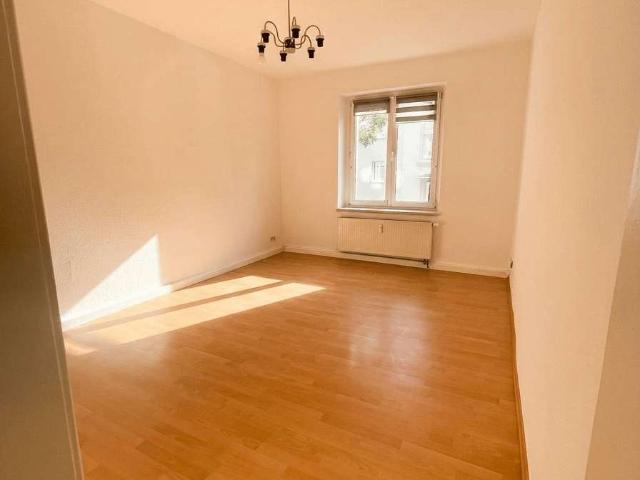 Gut geschnittene 2 Zimmer Wohnung im Erdgeschoss mit Balkon