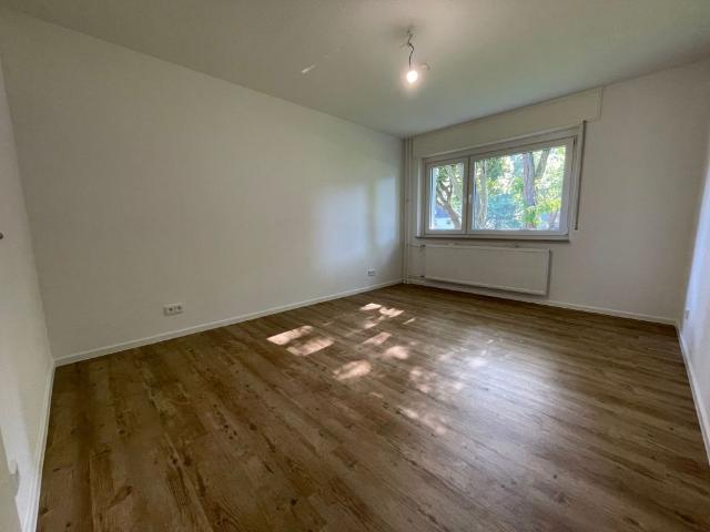 gut geschnittene 2 Zimmer Wohnung mit Balkon + Tageslichtbad
