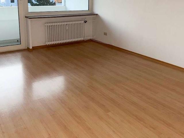Gut geschnittene 2 Zimmer Wohnung mit Balkon und Einbauküche