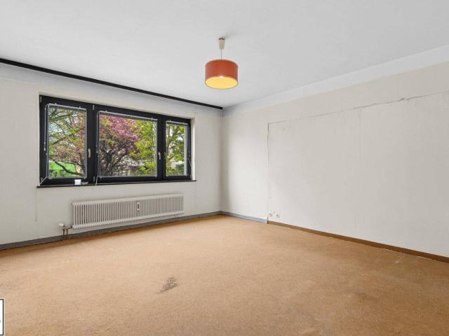 Gut geschnittene 2 Zimmer Wohnung mit separater Küche nahe Bahnhof Liesing – sanierungsbedürftig