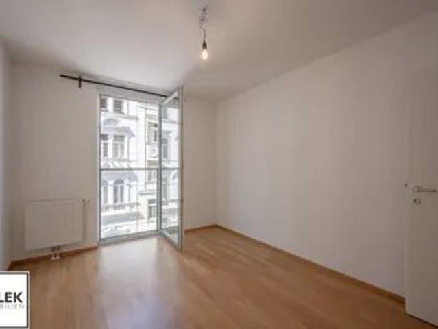Gut geschnittene 2 Zimmer Wohnung mit Terrasse in Margareten ab Dezember beziehbar!