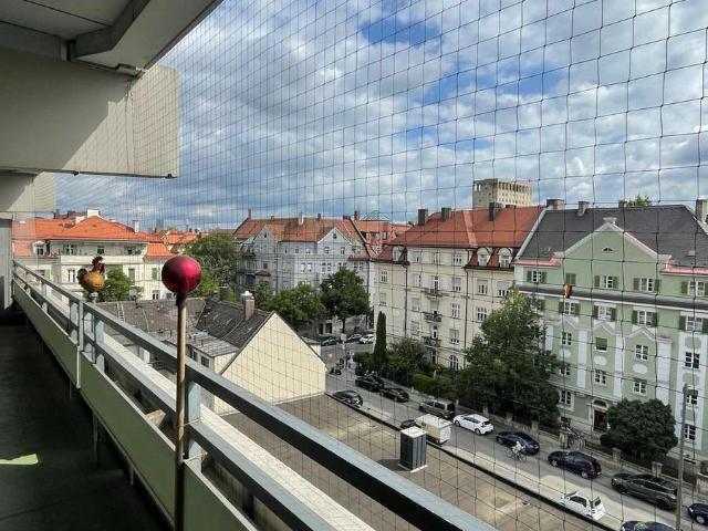 Gut geschnittene 2 Zimmer Wohnung über Neuhausen mit TG Stellplatz