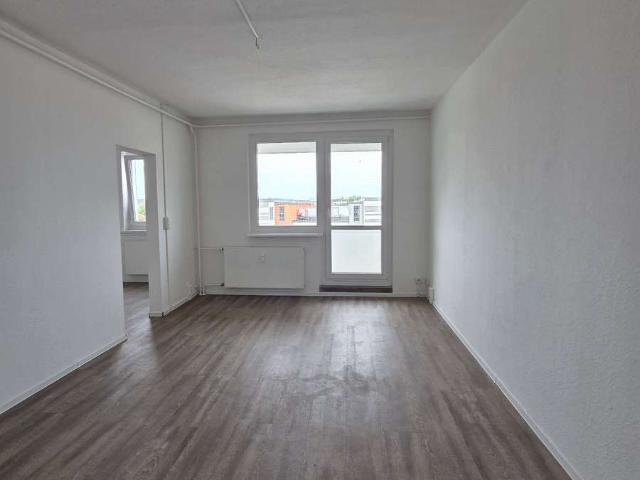 gut geschnittene 3 Raum Wohnung mit Balkon und Wannenbad