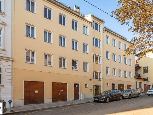 Bastiengasse 15: 3 Zimmer DG Wohnung mit separater Küche & gemütlicher, sonniger Terrasse * Bis 2029 befristet vermietet