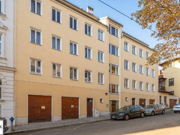 Bastiengasse 15: 3 Zimmer DG Wohnung mit separater Küche & gemütlicher, sonniger Terrasse * Bis 2029 befristet vermietet
