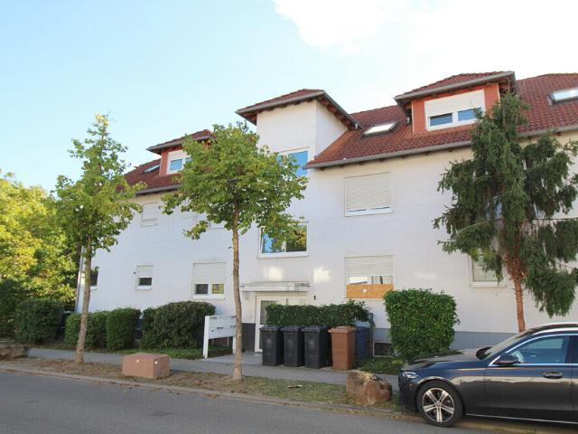 Gut geschnittene 3 Zimmer Wohnung mit Tiefgaragenplatz – sofort frei