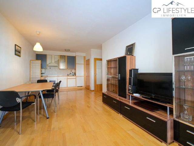 Gut geschnittene 3 Zimmer Wohnung mit überdachter Terrasse und Tiefgaragenplatz