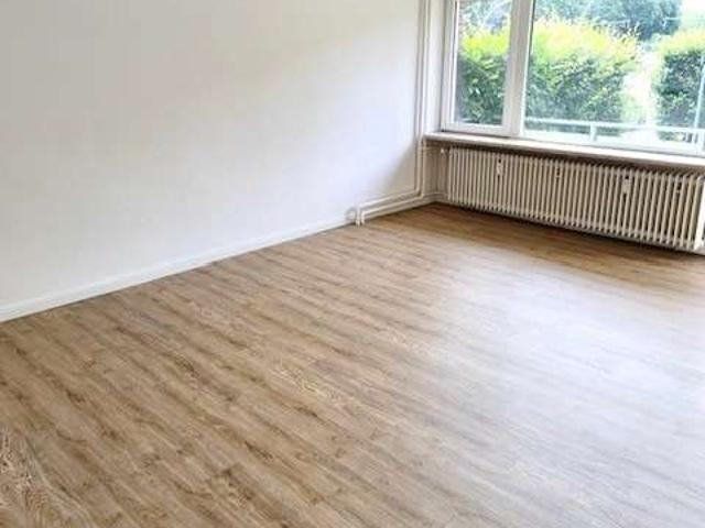 Gut geschnittene 3 Zimmerwohnung in zentraler Lage courtagefrei