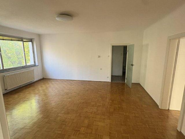 Gut geschnittene 3 Zimmerwohnung mit Potenzial