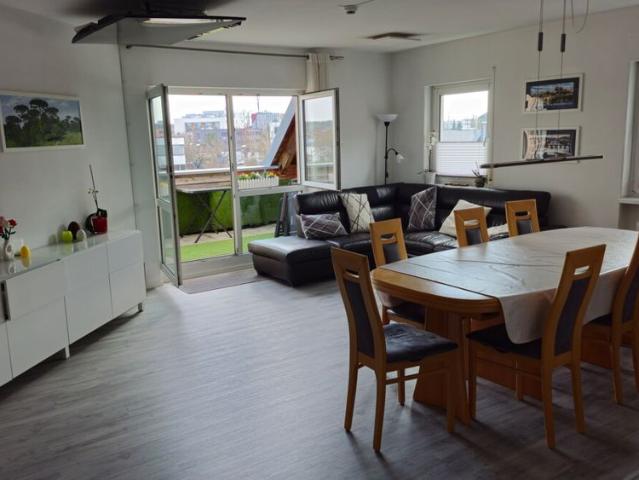 Gut geschnittene 4 Zimmer Maisonette Wohnung mit Dachloggia und 2 Bädern in Tennenlohe freier Ausblick