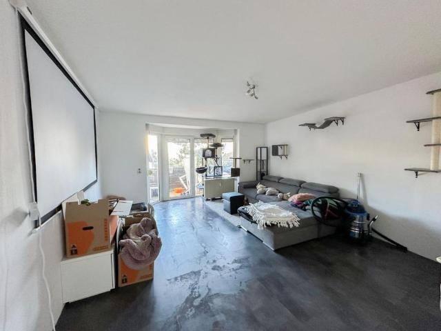 Gut geschnittene 4 Zimmer Wohnung mit Balkon im Herzen von Welschneudorf!