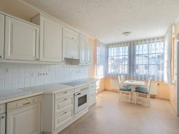 >> Gut geschnittene 4 Zimmer Wohnung mit Parkplatz und großem Kellerabteil