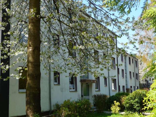 Gut geschnittene 4 Zimmerwohnung mit Balkon in Düsseldorf Knittkuhl