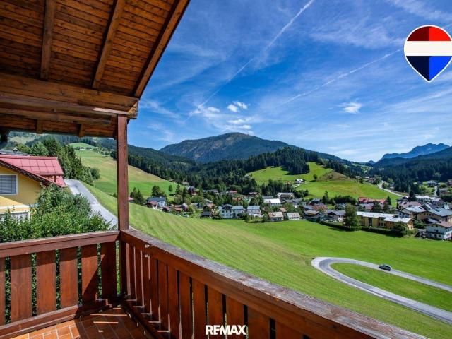 Gut Leben – großzügige 4 Zimmer Wohnung mit Bergblick, zwei Balkonen und Garage