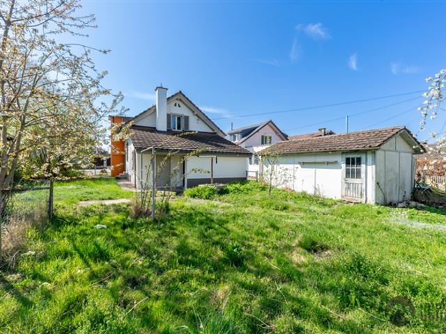 Gut unterhaltenes Einfamilienhaus mit Gartenparadies