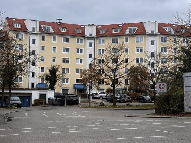 Gute Perspektive! Top 3,5 Zi ETW + Balkon + TG + Aufzug NEU + Provisionsfrei!