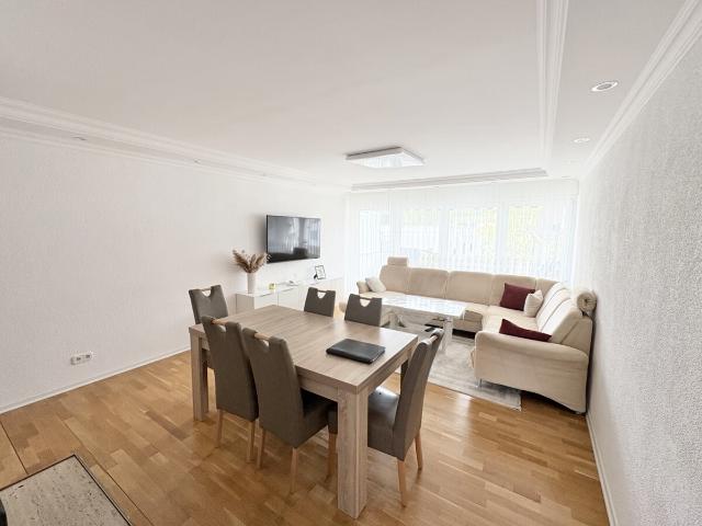 Gute Raumaufteilung 4,5 Zimmer Wohnung mit Balkon in zentraler Lage von Idstein